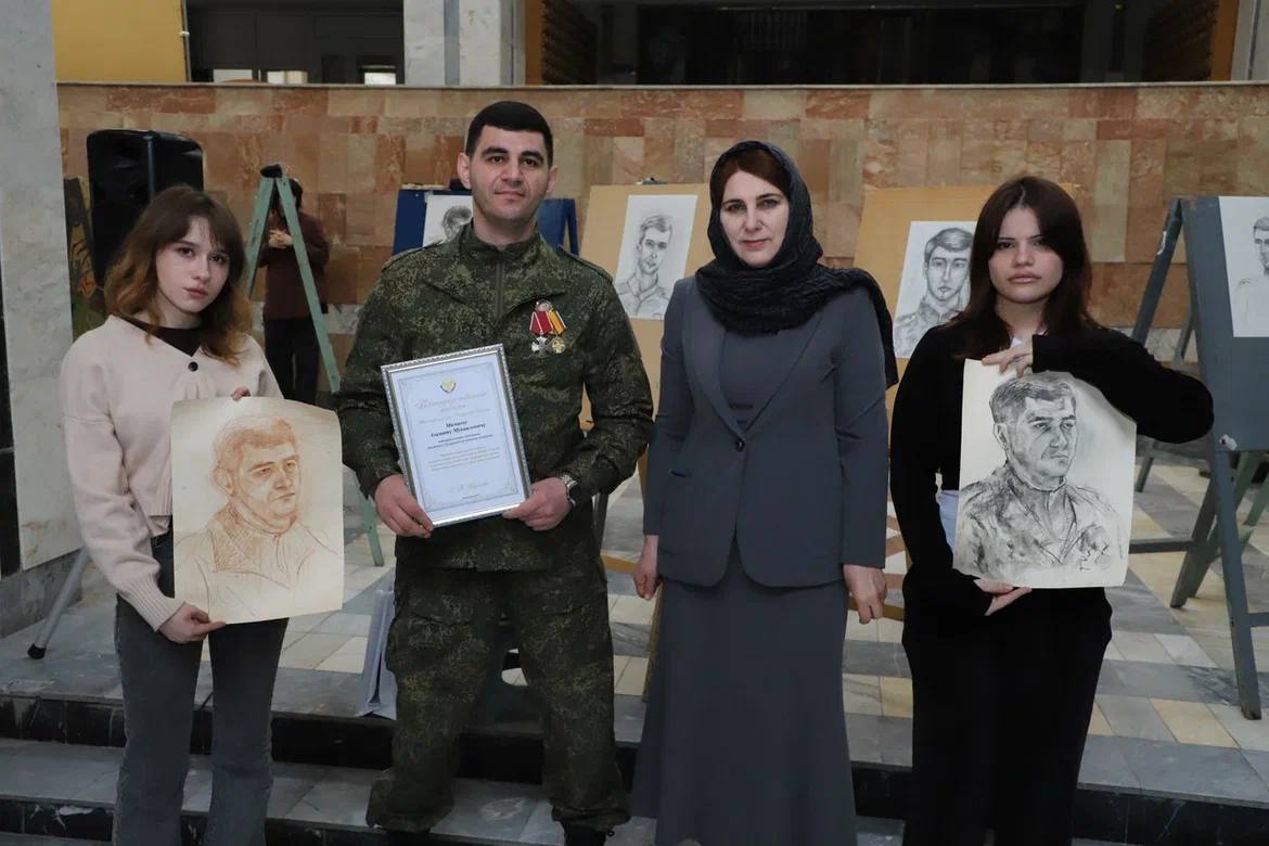 В Дагестане прошла Всероссийская патриотическая акция «ПОРТРЕТ ГЕРОЯ».